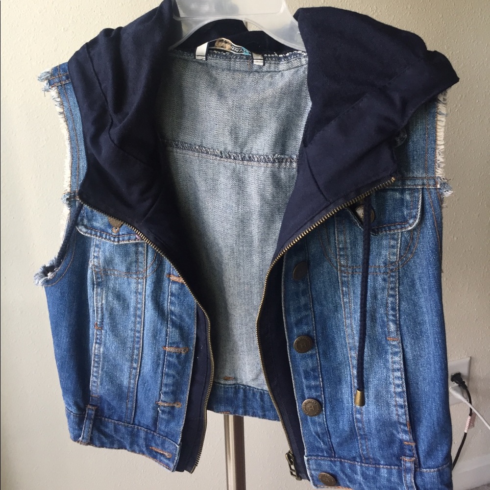 Sleeveless jean vest