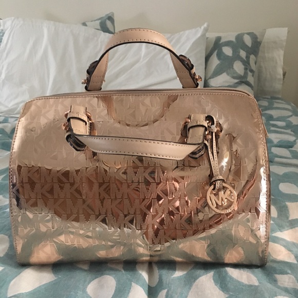 Michael Kors Handbags - BRAND NEW MICHAEL KORS PURSE
