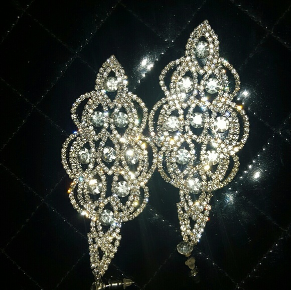 !HOST PICK! Diamond imitation earrings - Picture 3 of 5