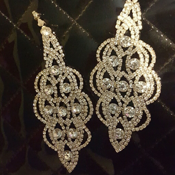 !HOST PICK! Diamond imitation earrings - Picture 4 of 5