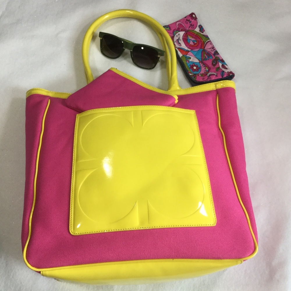 Pink Tote + Sunglasses = Fun