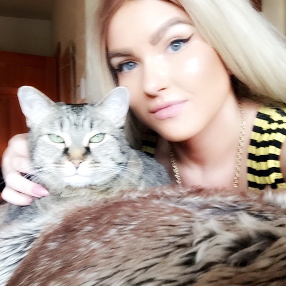 Meet your Posher, Elizabeth