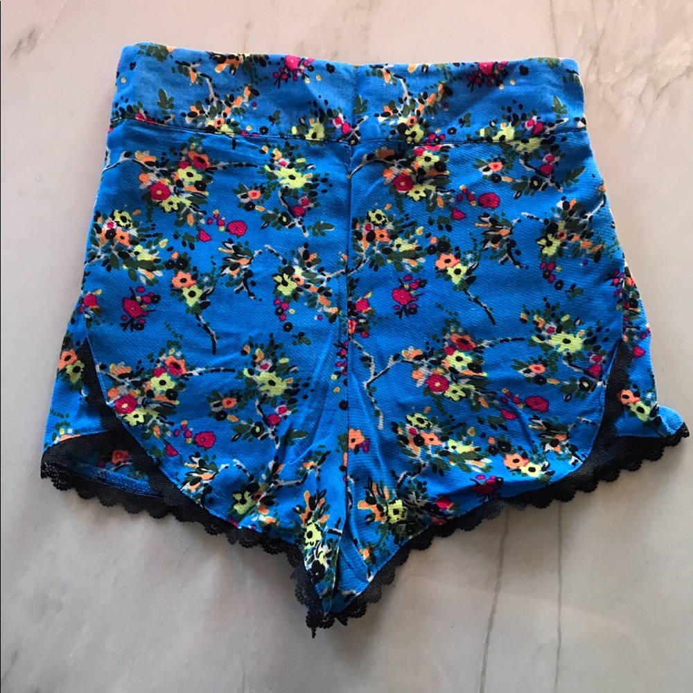 Flowy high waisted floral shorts size M