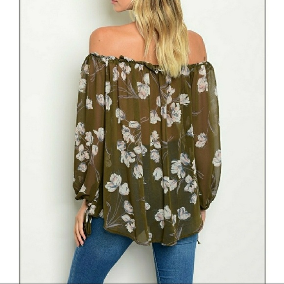 2 LEFT - Floral Off The Shoulder Top - Picture 2 of 7