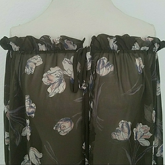 2 LEFT - Floral Off The Shoulder Top - Picture 4 of 7