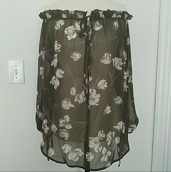 2 LEFT - Floral Off The Shoulder Top - Picture 5 of 7