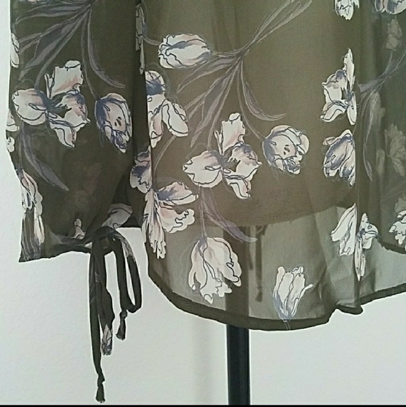 2 LEFT - Floral Off The Shoulder Top - Picture 7 of 7