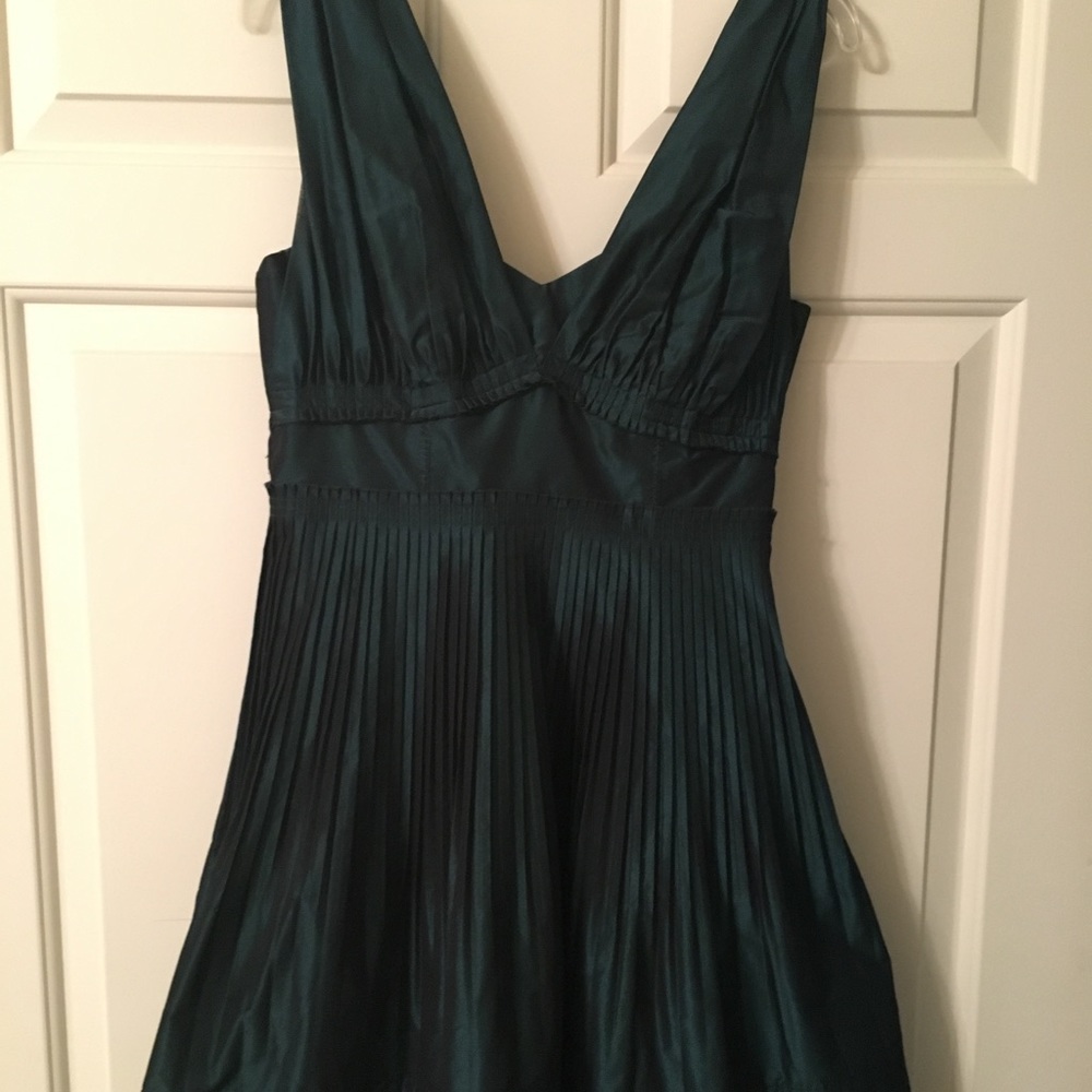 BCBG size 6 Emerald green beauty!