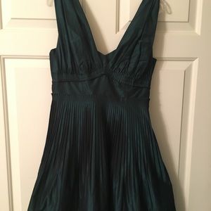 BCBG size 6 Emerald green beauty!