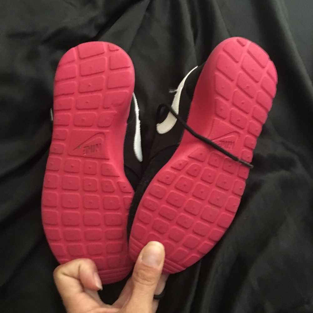 Nikes - Picture 2 of 3