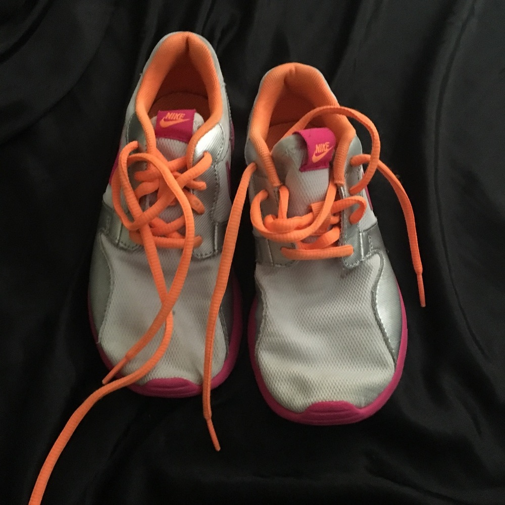 Girls nikes