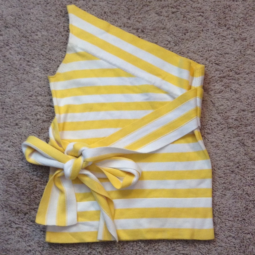 😍 ADORABLE NWOT One Shoulder Top from VS Catalog
