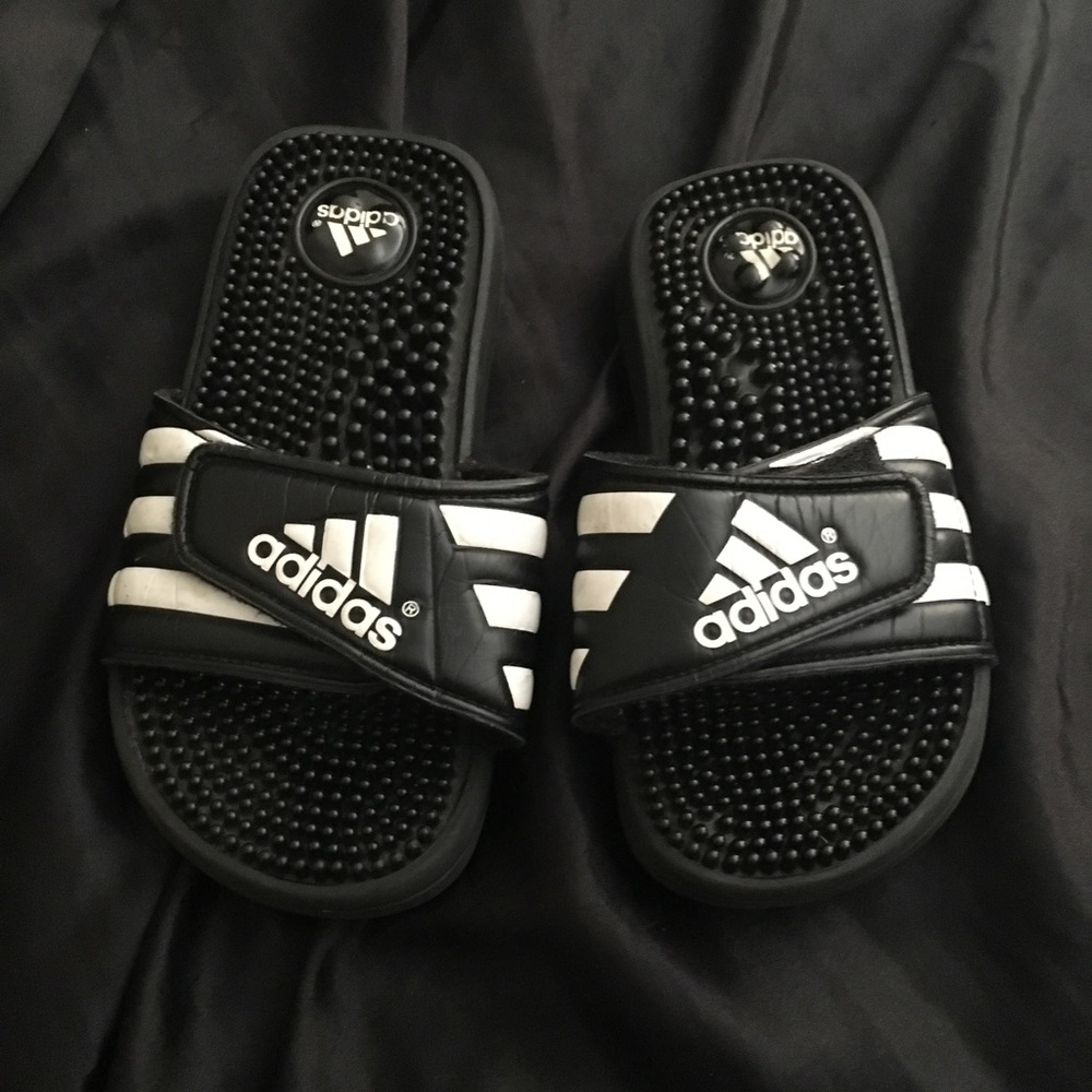 Kids adidas slides