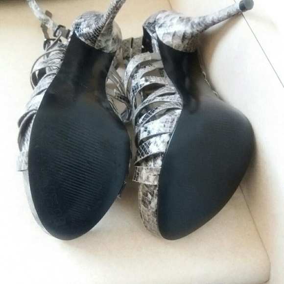 GUESS snakeskin heels size 8 - Picture 3 of 4