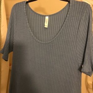 Lularoe med blue Perfect T