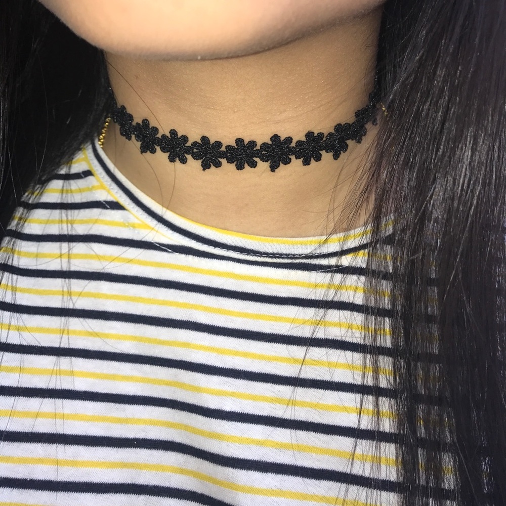 Flower choker