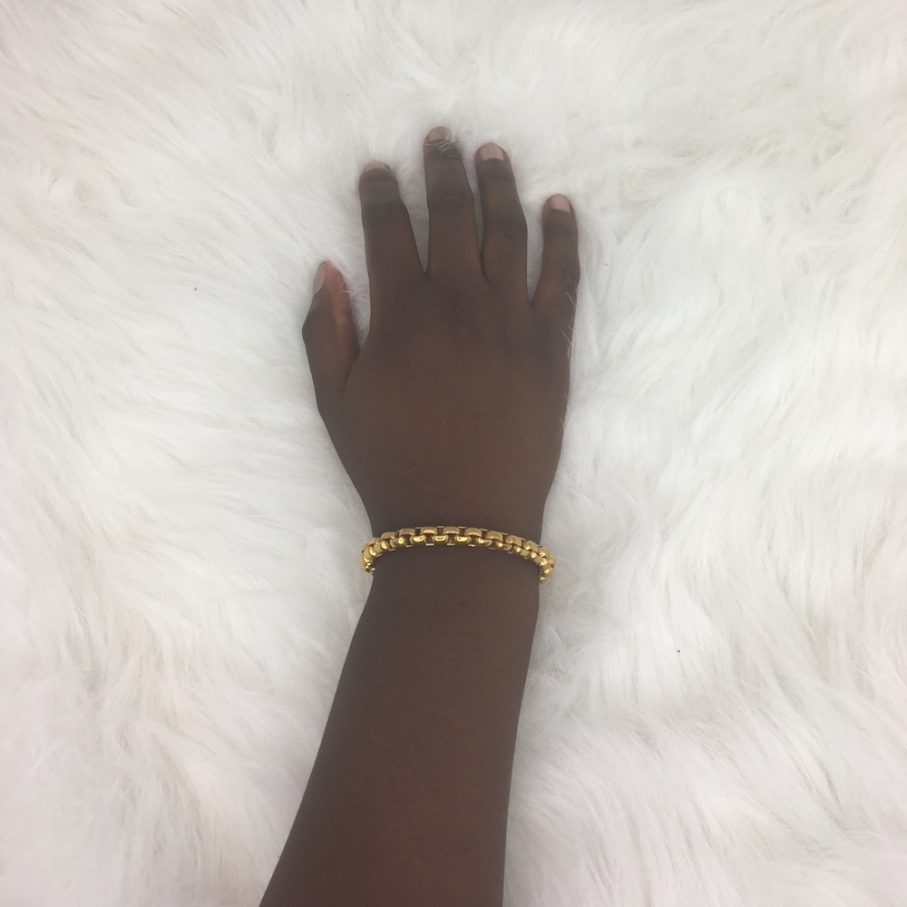Gold Bracelet with Diamond Encrusted Clasp