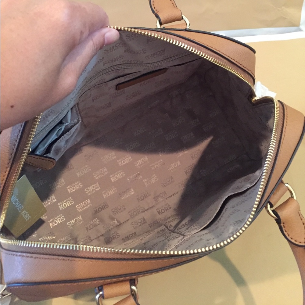 🌹🌟SOLD🌟✅Michael Kors Saffiano LG acorn🌴 - Picture 6 of 8