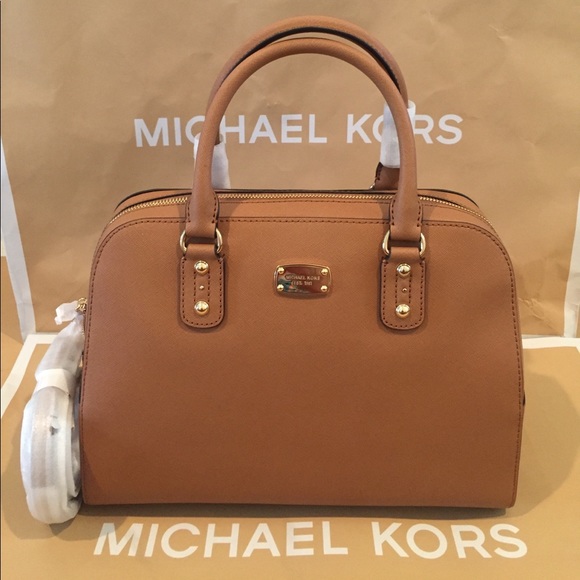 Michael Kors Handbags - 🌹🌟SOLD🌟✅Michael Kors Saffiano LG acorn🌴