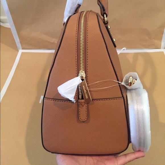 🌹🌟SOLD🌟✅Michael Kors Saffiano LG acorn🌴 - Picture 3 of 8