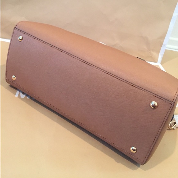 🌹🌟SOLD🌟✅Michael Kors Saffiano LG acorn🌴 - Picture 4 of 8