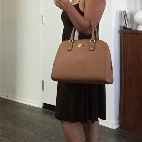 🌹🌟SOLD🌟✅Michael Kors Saffiano LG acorn🌴 - Picture 8 of 8