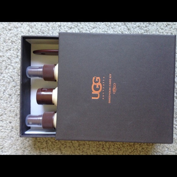 SOLD UGG Australian Bailey Button Boots & Care Kit - Picture 5 of 7