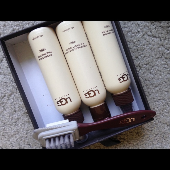 SOLD UGG Australian Bailey Button Boots & Care Kit - Picture 6 of 7