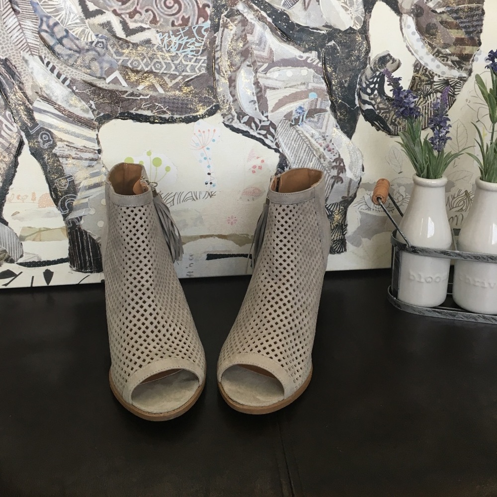 Peep-toe Booties