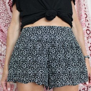 AEO Black and White Floral Skort