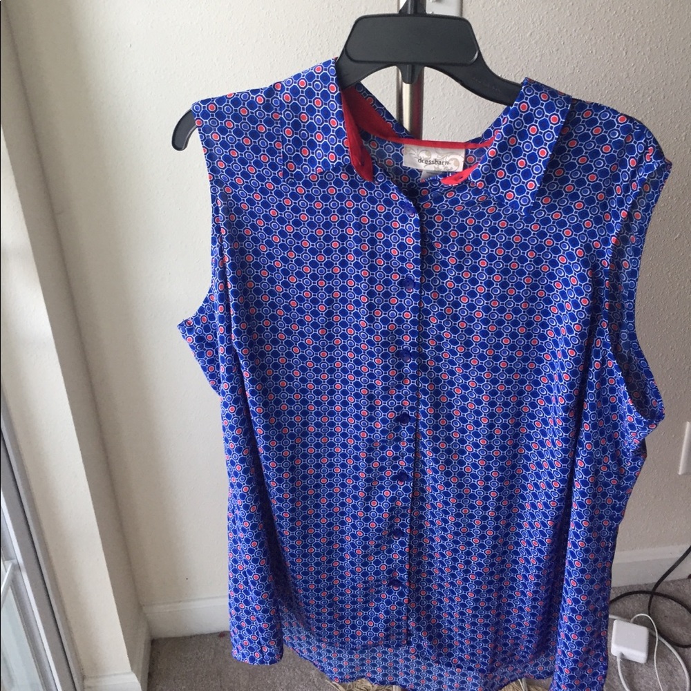 Sleeveless collared shirt