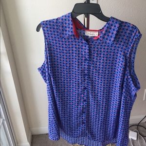 Sleeveless collared shirt