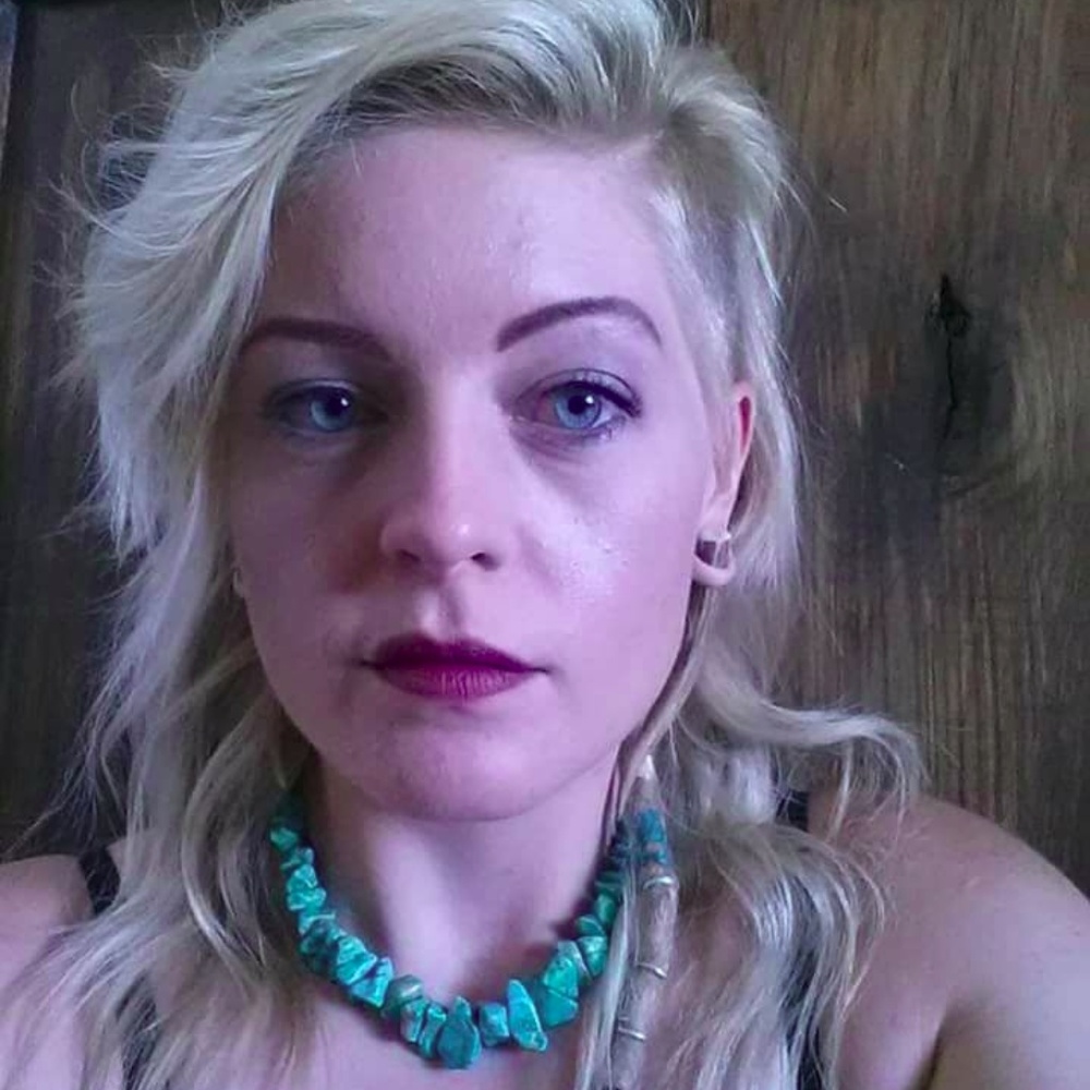 Meet your Posher, Andrea