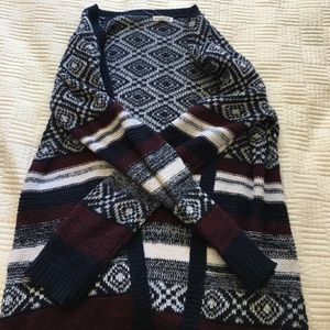 BRAND NEW Juniors patterned cardigan