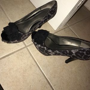 9 Nine & Co. Jaguar printed heel