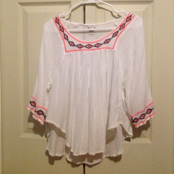 Flowy white blouse with hint of colour - Picture 1 of 4