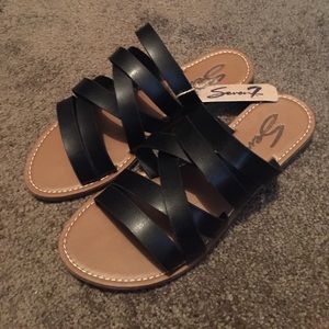 Black sandals size 8