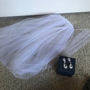 Short veil and earrings-WEDDING