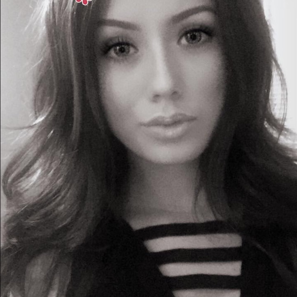 Meet your Posher, Alexis