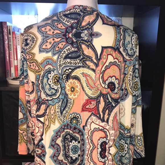 🎉One Left🎉 Fringe Kimono🎉 - Picture 2 of 4