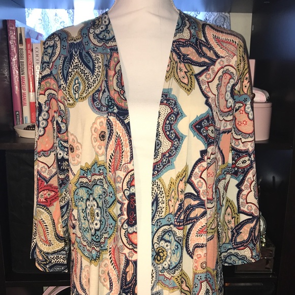 🎉One Left🎉 Fringe Kimono🎉 - Picture 4 of 4