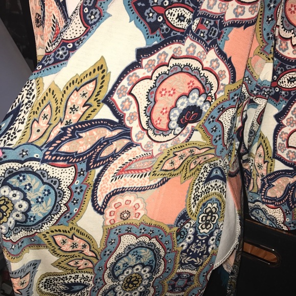 🎉One Left🎉 Fringe Kimono🎉 - Picture 3 of 4