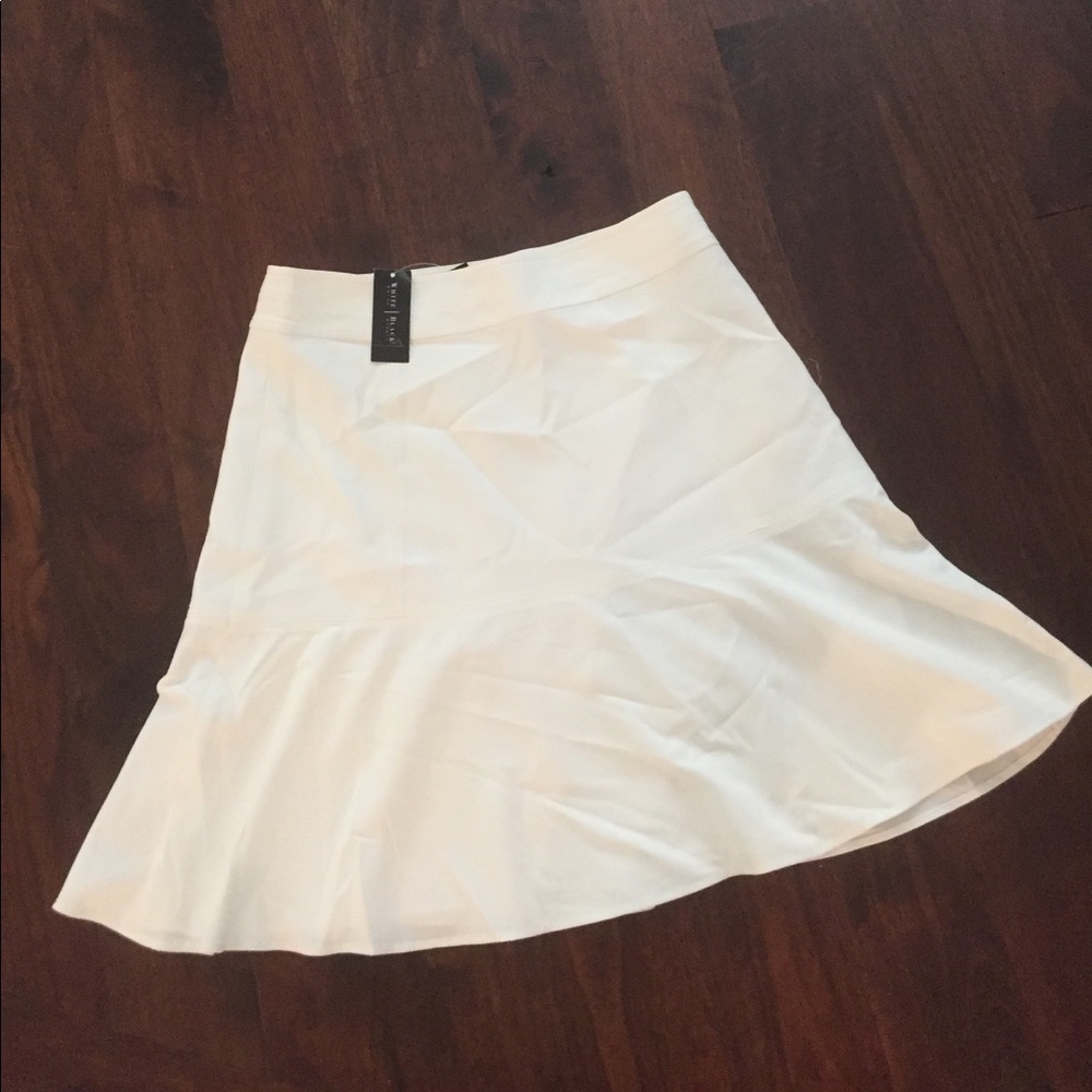 🛒 🛍White House / Black market  white skirt