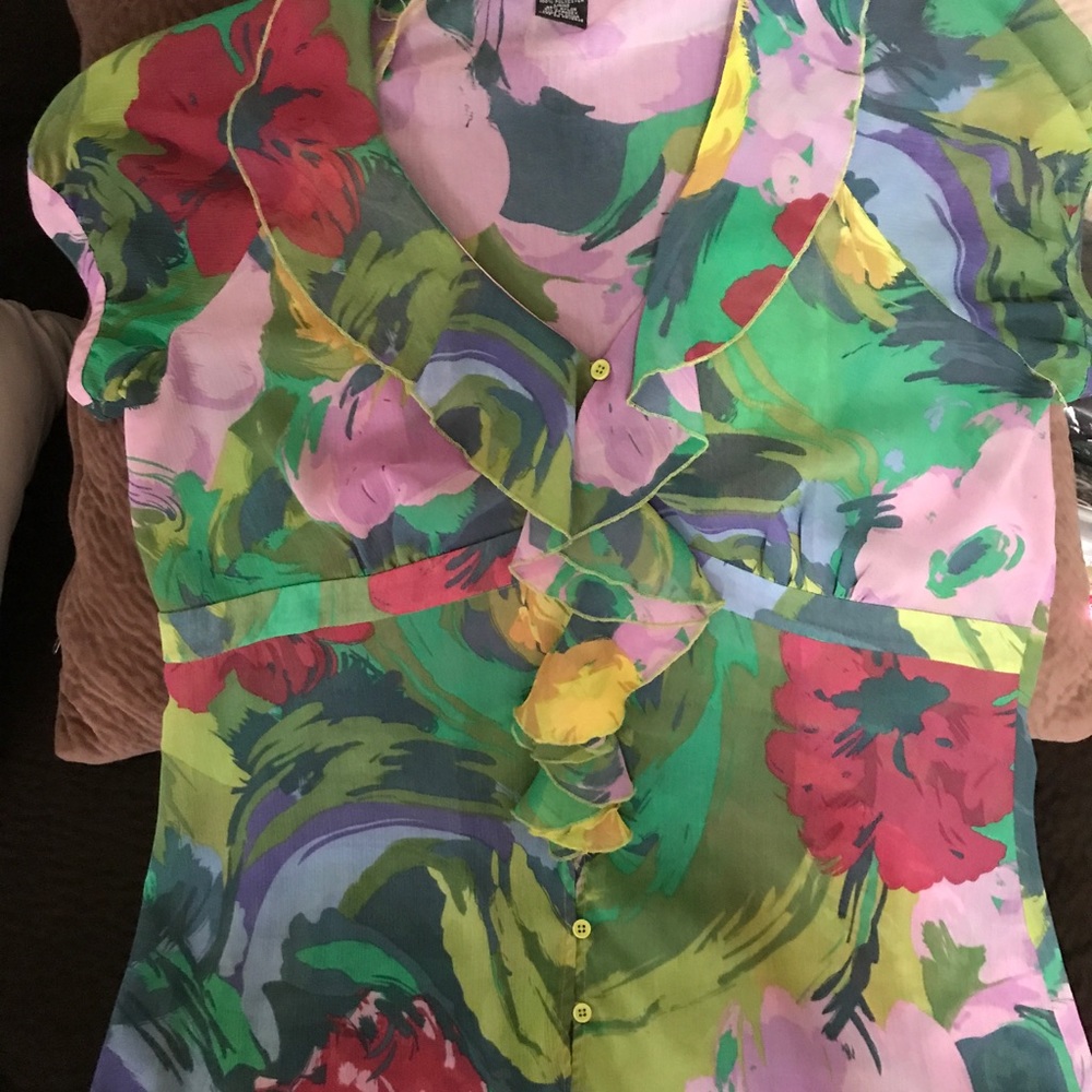 Very pretty chiffon color full top