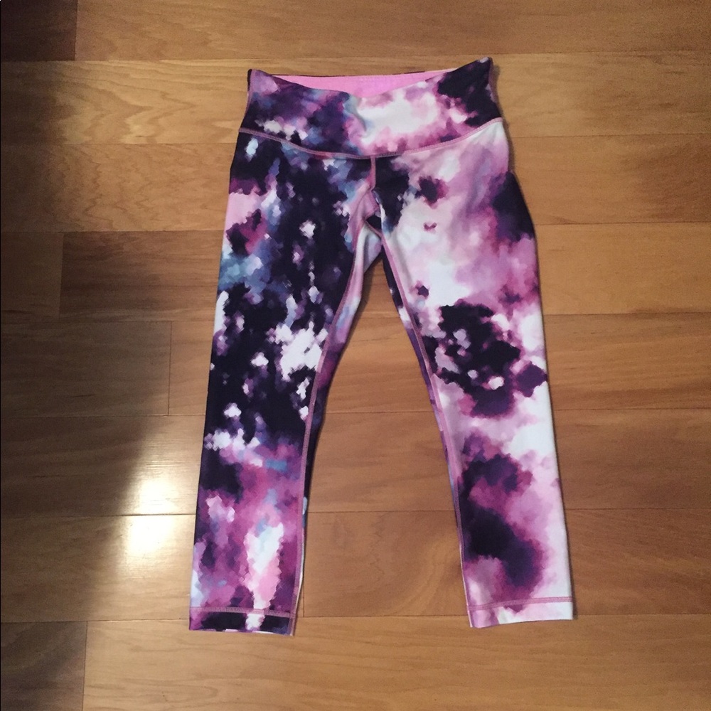 Lululemon crop Wunder Under in Blooming Pixie