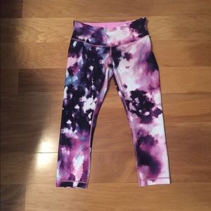 Lululemon crop Wunder Under in Blooming Pixie