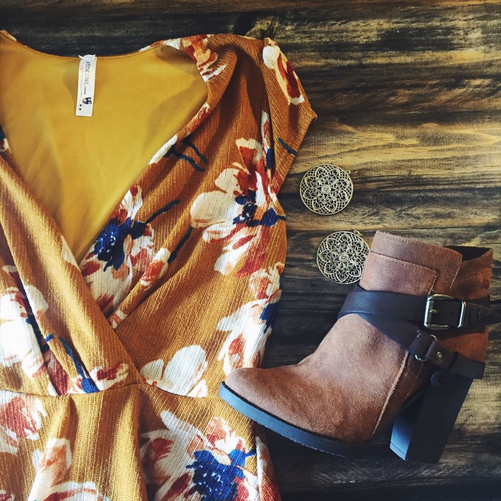 Mustard yellow floral print v-neck dress-medium