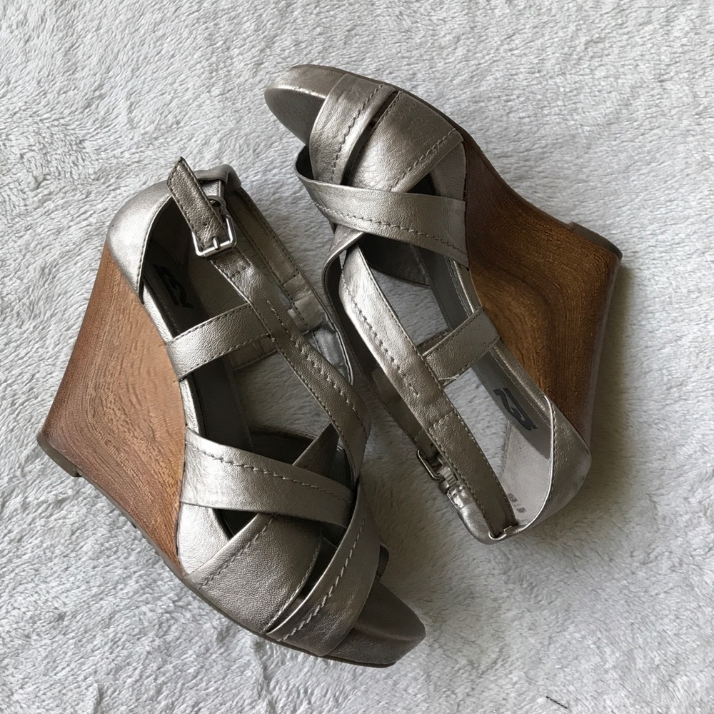 WOODEN WEDGES