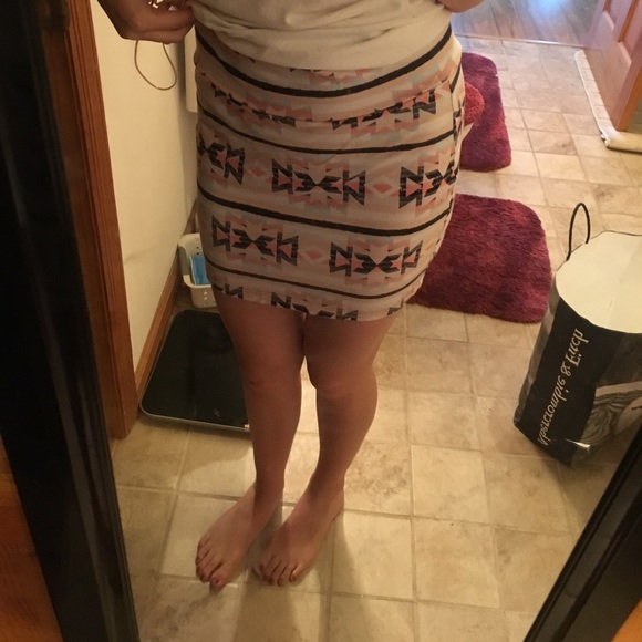 Aztec Print skirt - Picture 4 of 4