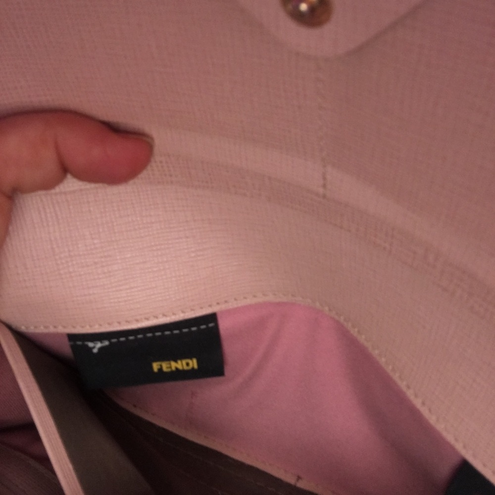Authentic Fendi Wallet in Blush Leather - Picture 3 of 8